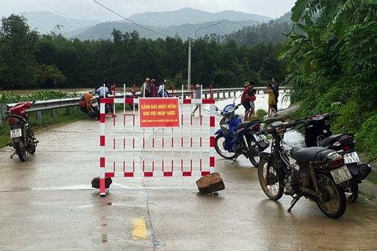 Đi qua đường tràn suối, người đàn ông ở Phú Yên bị lũ cuốn trôi