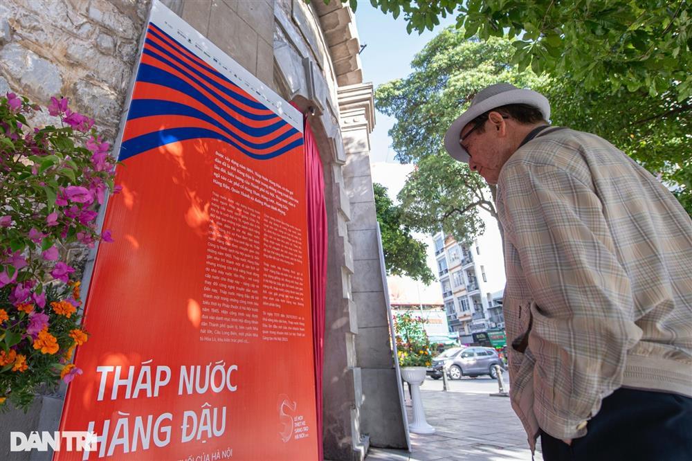 Người trẻ háo hức, người già chờ 80 năm mới được vào xem tháp nước Hàng Đậu-1