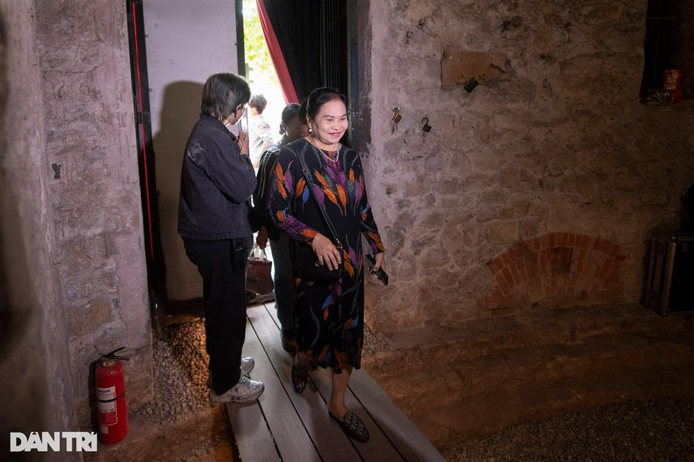 Người trẻ háo hức, người già chờ 80 năm mới được vào xem tháp nước Hàng Đậu-5