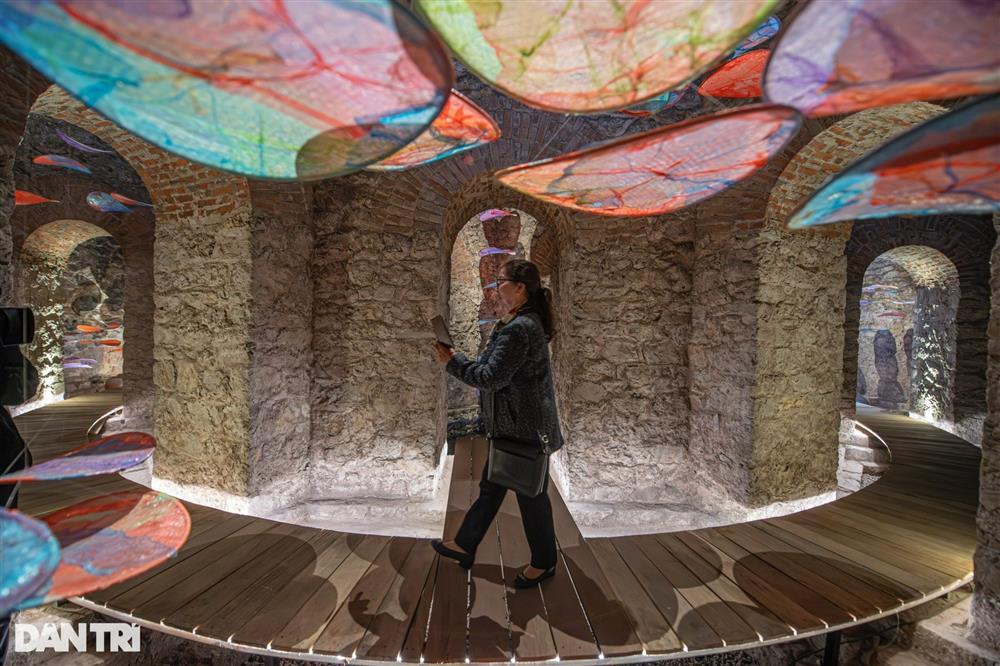 Người trẻ háo hức, người già chờ 80 năm mới được vào xem tháp nước Hàng Đậu-6