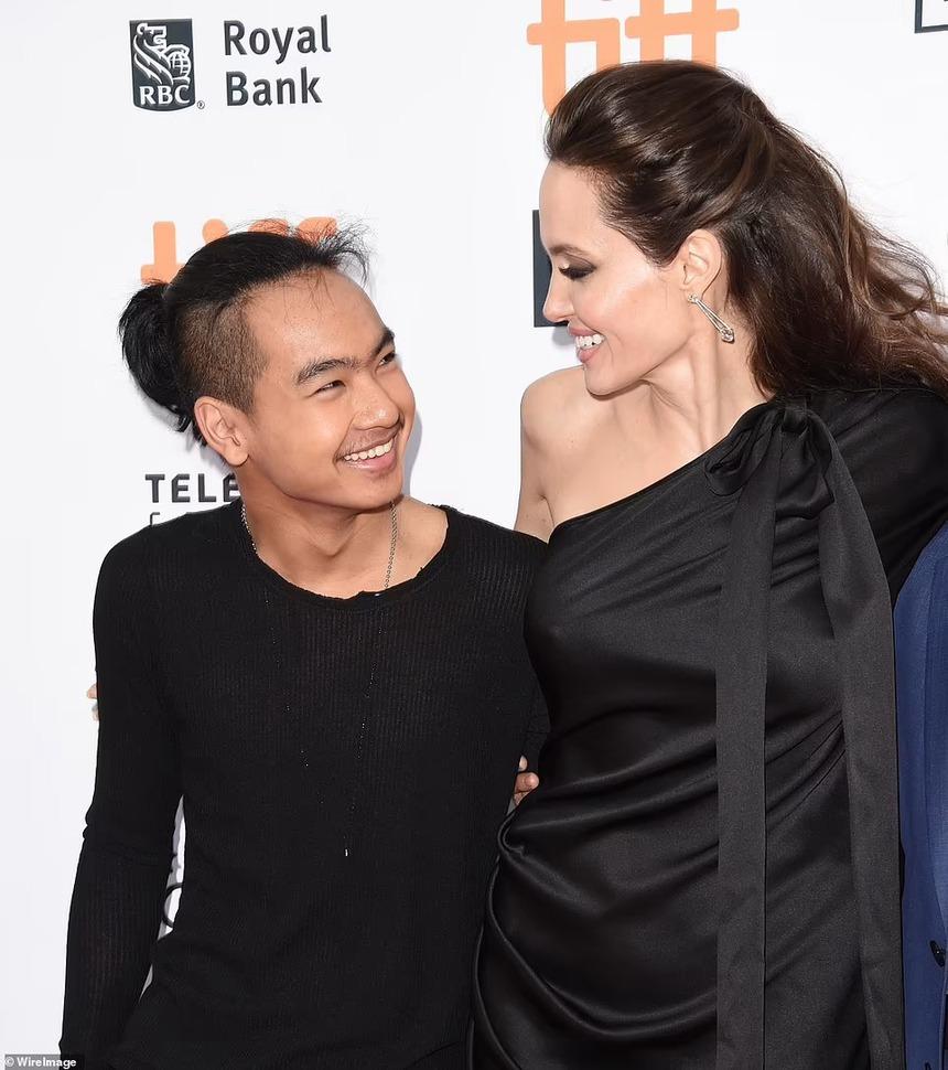 Con gái Angelina Jolie bất ngờ có động thái phũ phàng xóa sổ Brad Pitt ra khỏi cuộc đời-3