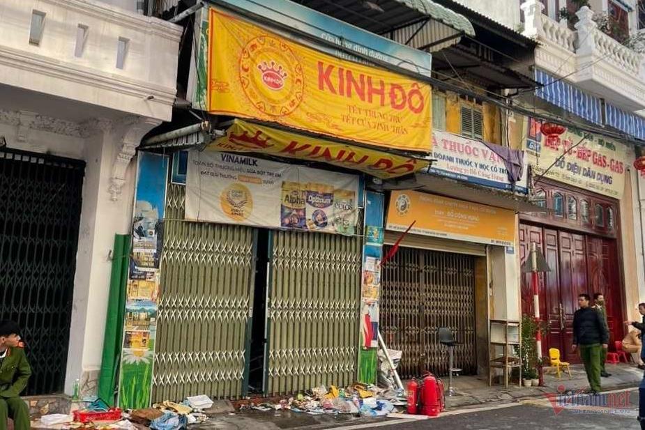 Cháy cửa hàng sửa xe ở Quảng Ninh, nhiều ô tô bị thiêu rụi-4