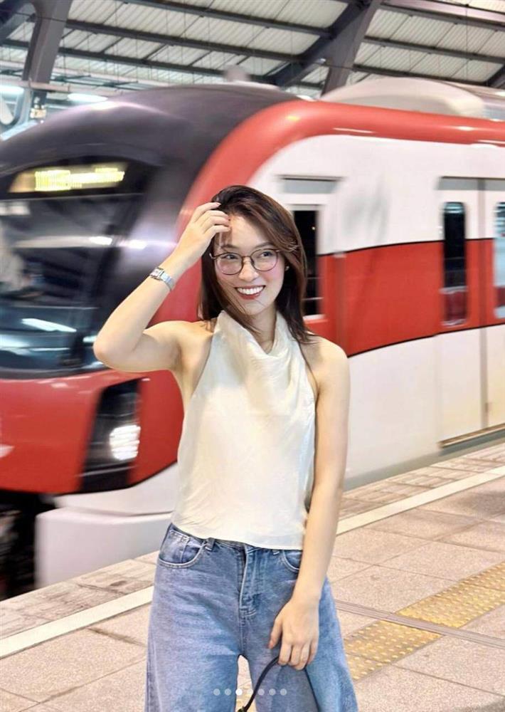 Cãi lời mẹ, MC Đường Lên Đỉnh Olympia hiếm hoi mặc áo tắm tôn mình hạc xương mai-1