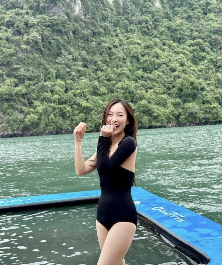 Cãi lời mẹ, MC Đường Lên Đỉnh Olympia hiếm hoi mặc áo tắm tôn mình hạc xương mai-2