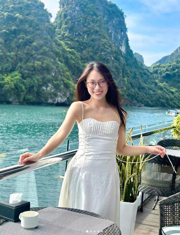 Cãi lời mẹ, MC Đường Lên Đỉnh Olympia hiếm hoi mặc áo tắm tôn mình hạc xương mai-6