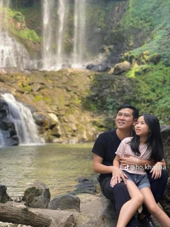 Hình ảnh hiếm hoi của Hồ Hoài Anh bên 2 công chúa nhỏ hậu ồn ào ở trời Tây-1