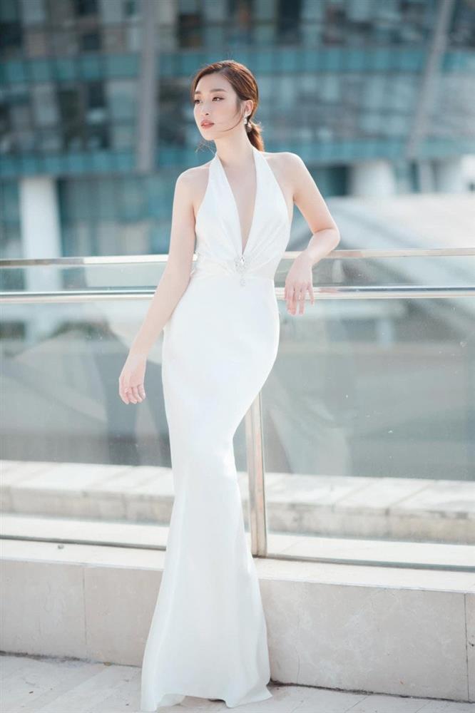 Đỗ Mỹ Linh nhanh chóng lấy lại vóc dáng sau sinh nhưng vẫn phải ‘lên đồ’ che nhược điểm như bao mẹ bỉm-2