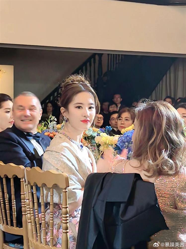 Lưu Diệc Phi đeo viên sapphire gần 67 carat, nhan sắc qua cam thường ở tuổi U40 ra sao?-7