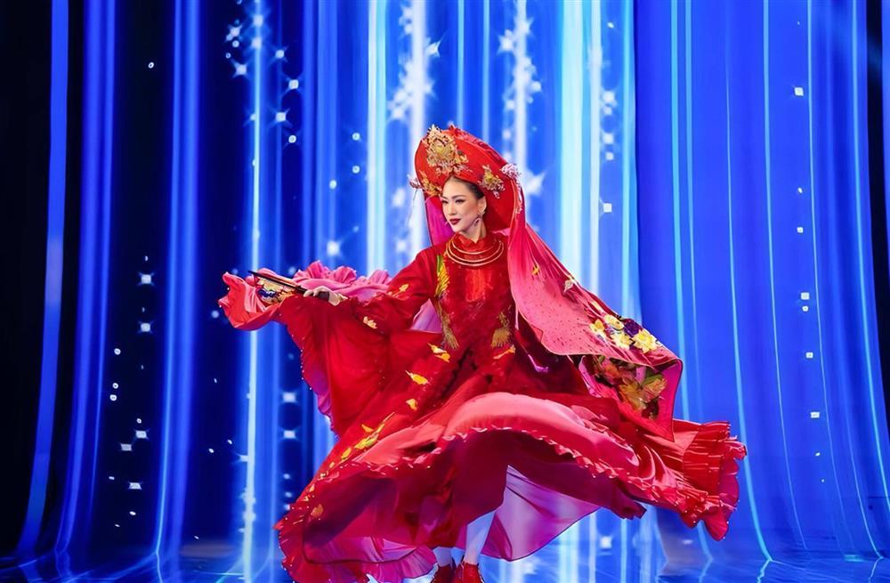 Bùi Quỳnh Hoa gây tranh cãi vì khả năng trình diễn trước chung kết Miss Universe-6