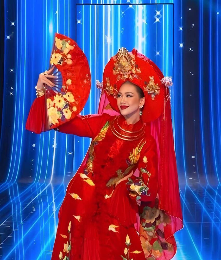 Bùi Quỳnh Hoa gây tranh cãi vì khả năng trình diễn trước chung kết Miss Universe-7