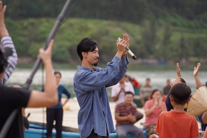 Đen Vâu nói với khán giả đừng có khen nữa...-1