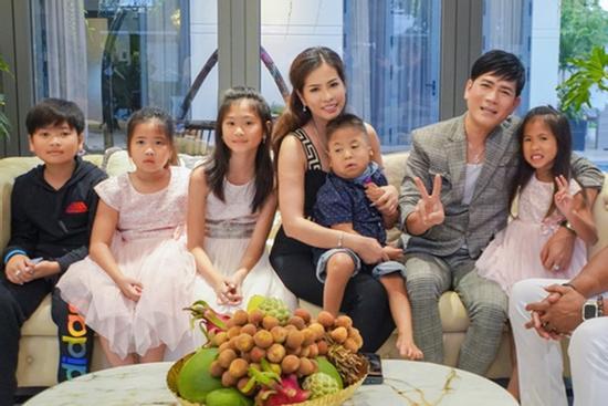 Sự trống trải trong căn nhà bỏ hoang ở Mỹ, đối lập biệt thự 35 tỷ của Quách Thành Danh tại Việt Nam