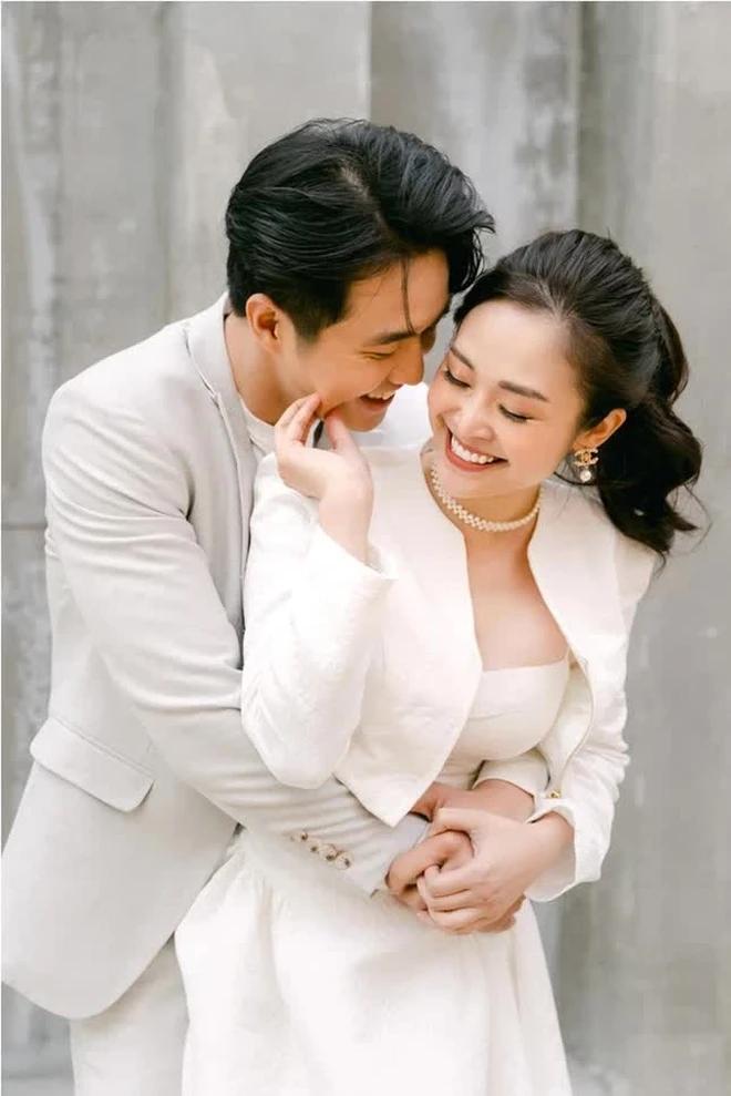 Anh công an Phố Trong Làng cưới vợ là nữ MC có nụ cười đẹp nhất VTV: Từng áp lực vì bị bà xã lấn lướt, buôn bán online kiếm thêm thu nhập-7