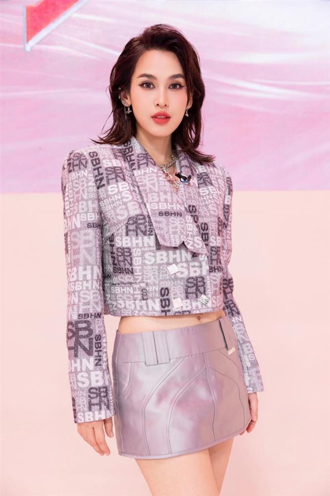 Chị đẹp Tú Vi trẻ như gái 20, viên mãn bên diễn viên Văn Anh-1