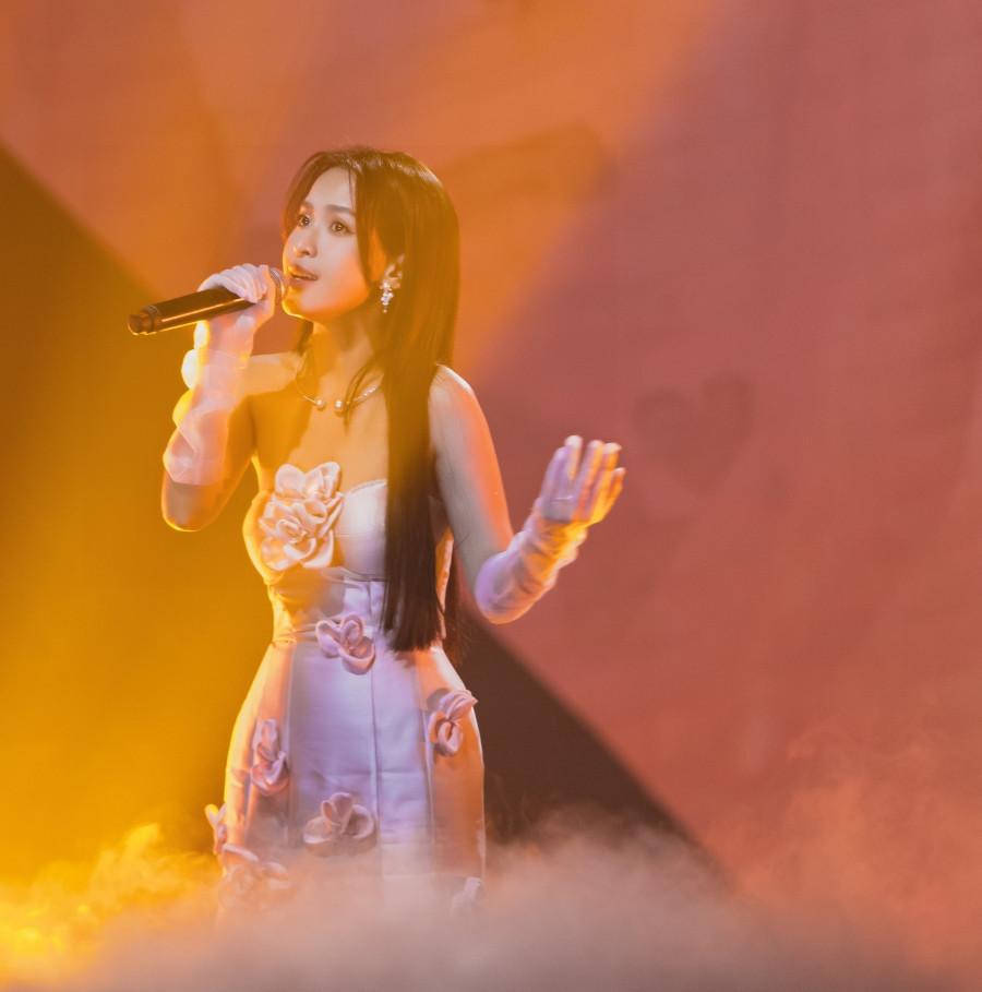 Chị đẹp Tú Vi trẻ như gái 20, viên mãn bên diễn viên Văn Anh-3