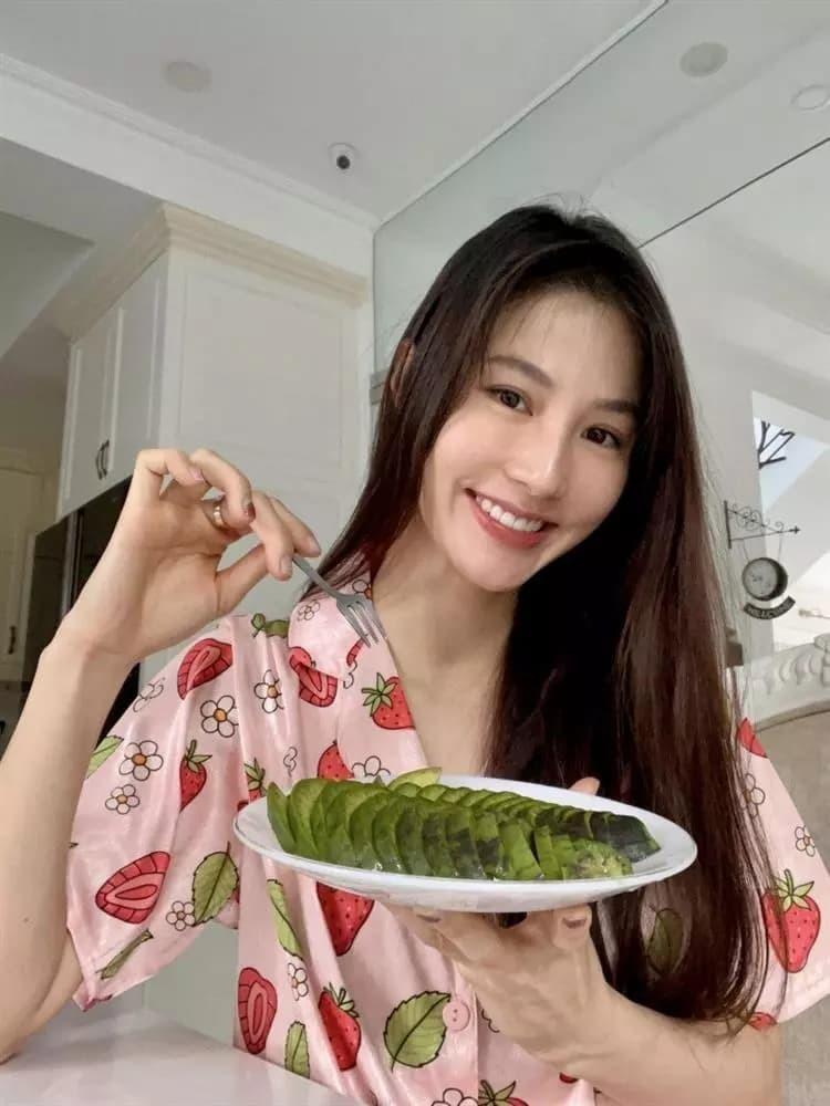 Sắp cưới bạn trai doanh nhân, Diễm My 9x ăn gì để giữ vòng eo con kiến?-4