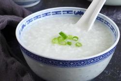 Ăn cháo trắng vào bữa sáng - Lợi ít hại nhiều