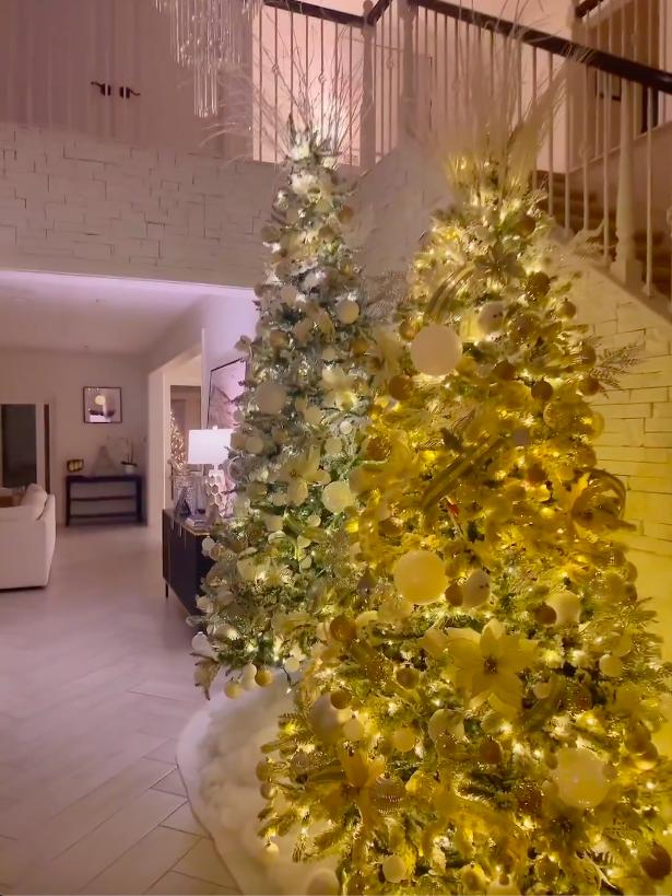 Phong cách trang trí nhà đón Noel của Phạm Hương ngày càng lên tay: 6 cây thông thể hiện đẳng cấp người giàu-1