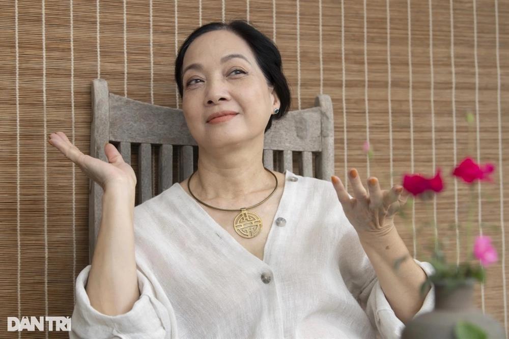 NSND Lê Khanh: Chưa một lần mặc áo cưới, biết ơn vì chồng không ghen-3