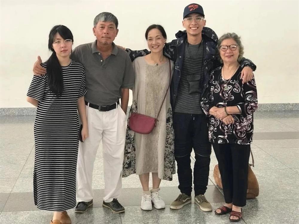 NSND Lê Khanh: Chưa một lần mặc áo cưới, biết ơn vì chồng không ghen-4