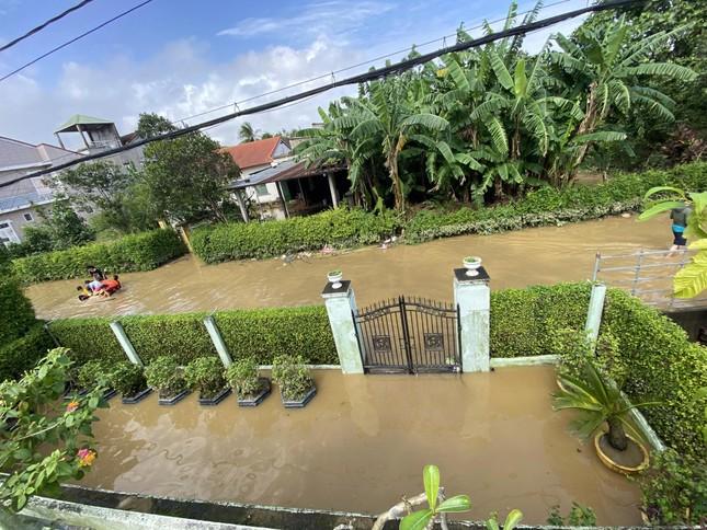 Nhà của Á hậu Minh Nhàn ở Huế bị ngập sâu-2