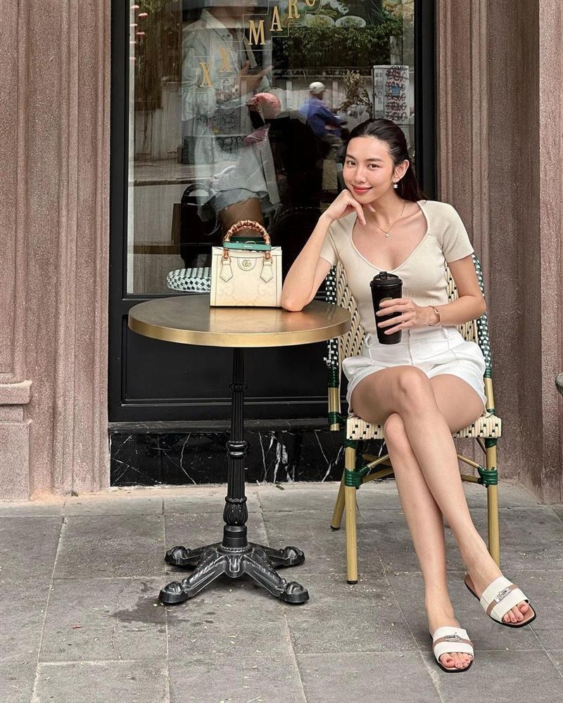 Hoa hậu Thùy Tiên phối đồ sang chảnh cùng túi xách hàng hiệu-11