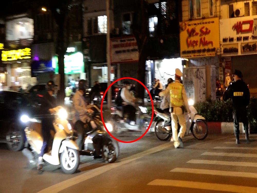 Thiếu nữ 16 tuổi lái xe máy đâm bị thương một Cảnh sát 141-2