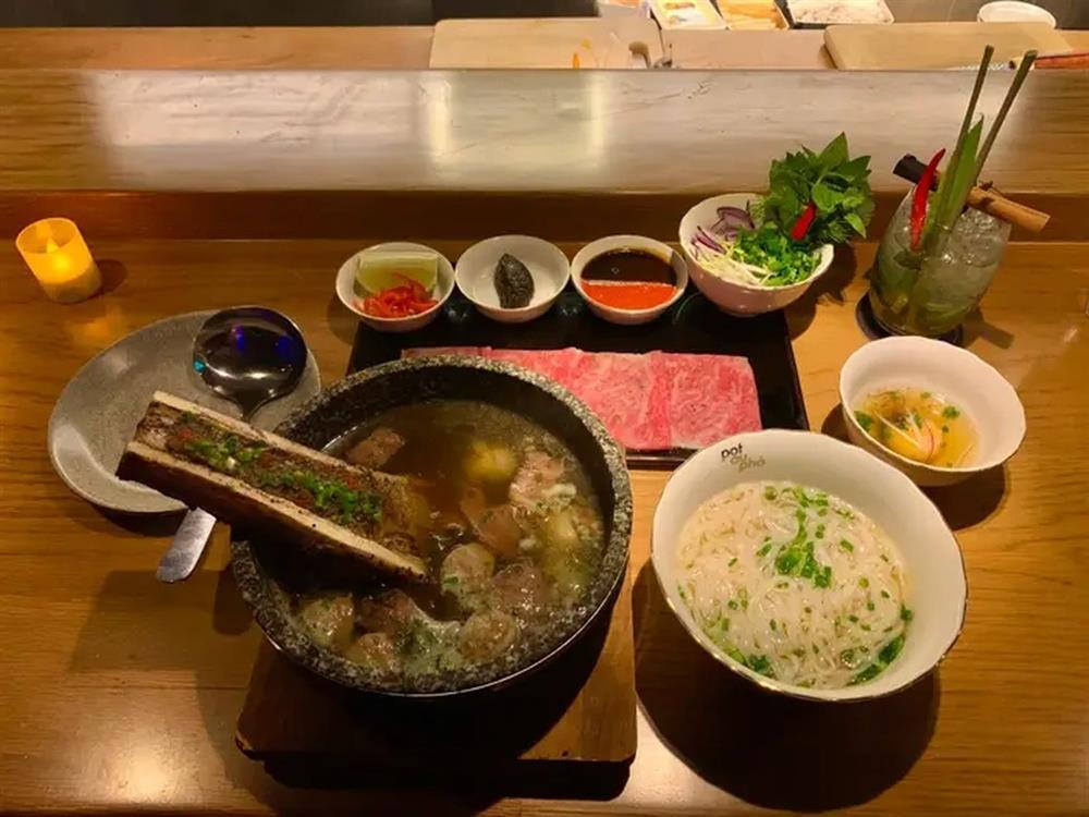 Khách Đài Loan nói gì khi ăn bát phở bò đắt gấp 50 lần phở thường ở TPHCM?-2