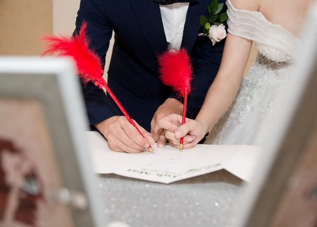 Bố chồng tương lai tung tin đồn con dâu lừa dối để ép cô ký vào một thoả thuận bất lợi trước hôn nhân-2