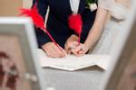 Bố chồng tương lai tung tin đồn con dâu lừa dối để ép cô ký vào một thoả thuận bất lợi trước hôn nhân