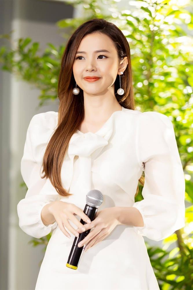 Mỹ nhân Việt làm giảng viên: Midu bị chụp lén, Ngân Anh lên chức sau 1 năm-4