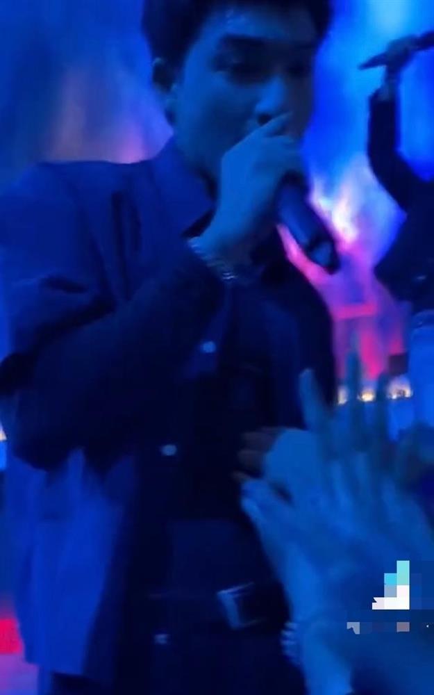 Sao nam Việt bị sờ soạng và vấn nạn chịu đựng quấy rối tình dục-2