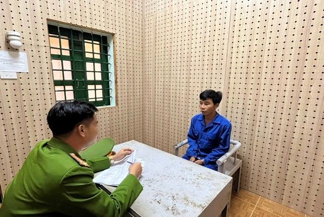 Bắt giam người đàn ông dùng máy cắt cỏ chống đối lực lượng CSGT-1