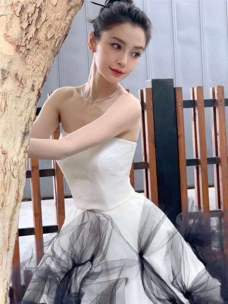 Angelababy còn lại gì khi bị cấm sóng ở tuổi 34-3