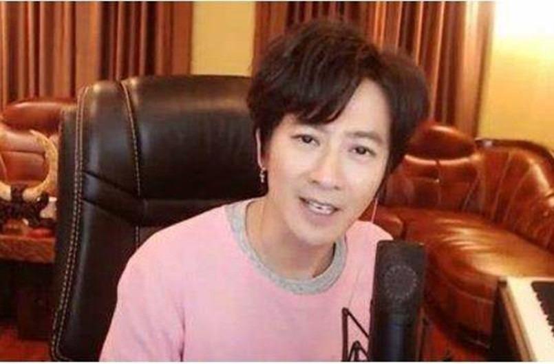 Đánh mất nghiệp diễn vì bê bối, nam diễn viên kiếm vài trăm tỷ ở tuổi 50-1