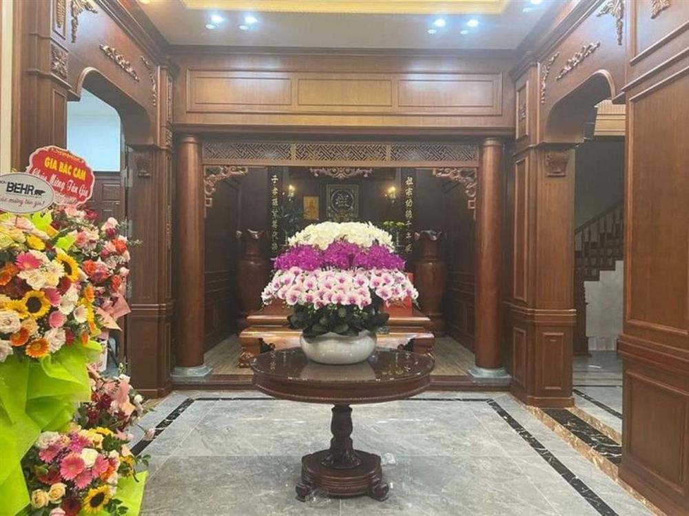 Bên trong căn biệt thự Văn Toàn xây tặng ba mẹ: Kiến trúc bề thế, nội thất sang, xịn, mịn-4