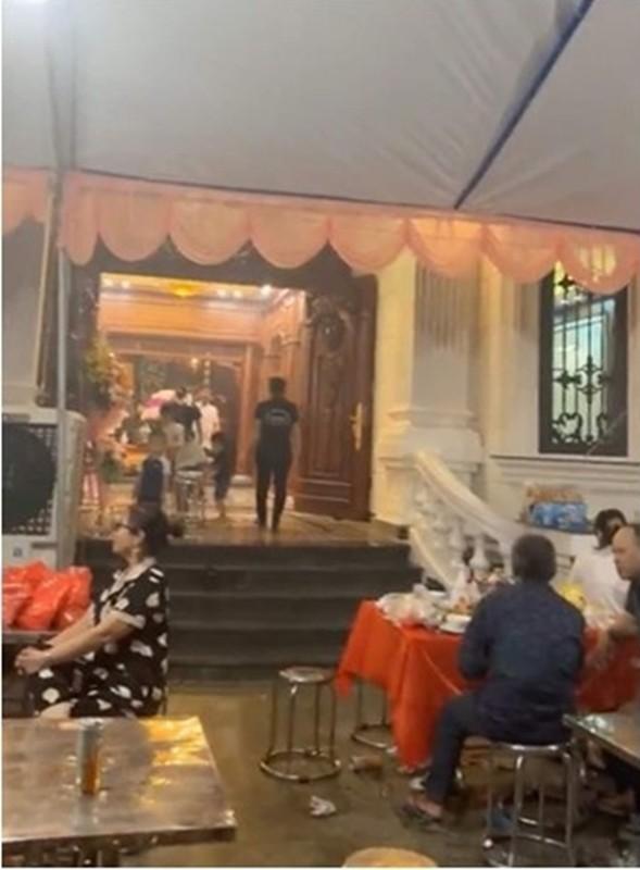 Bên trong căn biệt thự Văn Toàn xây tặng ba mẹ: Kiến trúc bề thế, nội thất sang, xịn, mịn-5