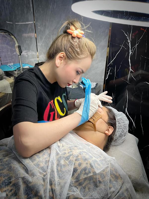 Hoa hậu không mặn mà Vbiz: Người đẹp tuổi Ngọ lận đận đủ đường, hiện sang Canada lập nghiệp-5