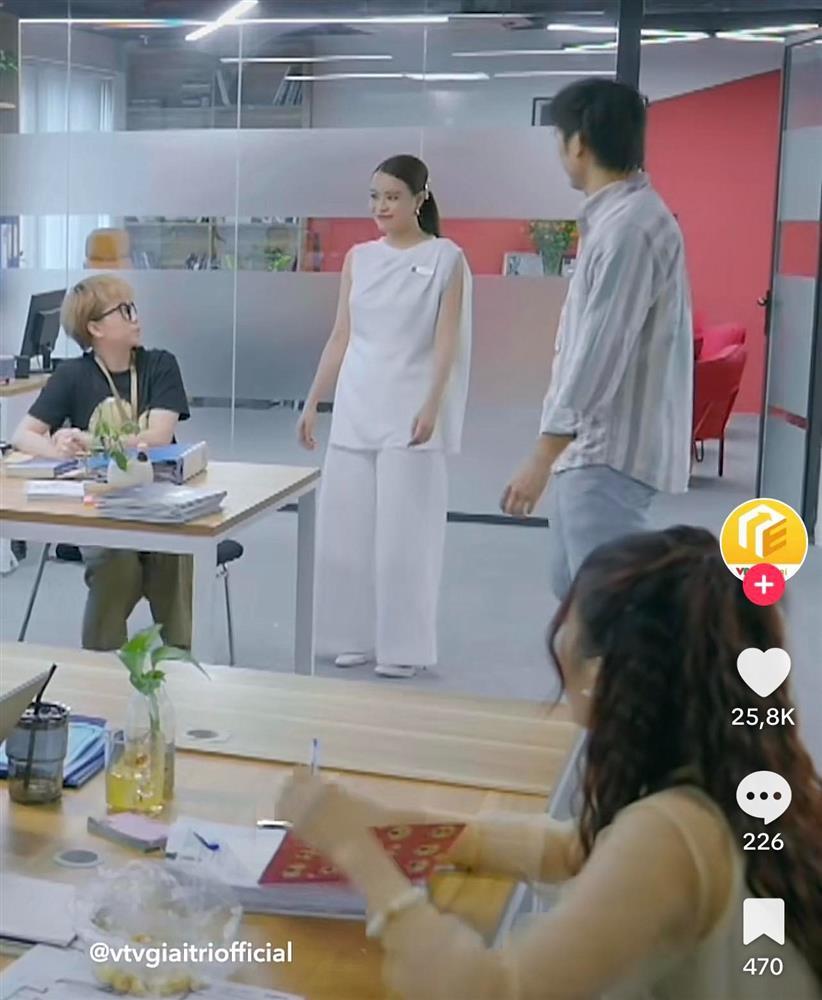 Liên tục bị chê trong phim giờ vàng, Hoàng Thùy Linh nói gì khi phim đóng máy?-2