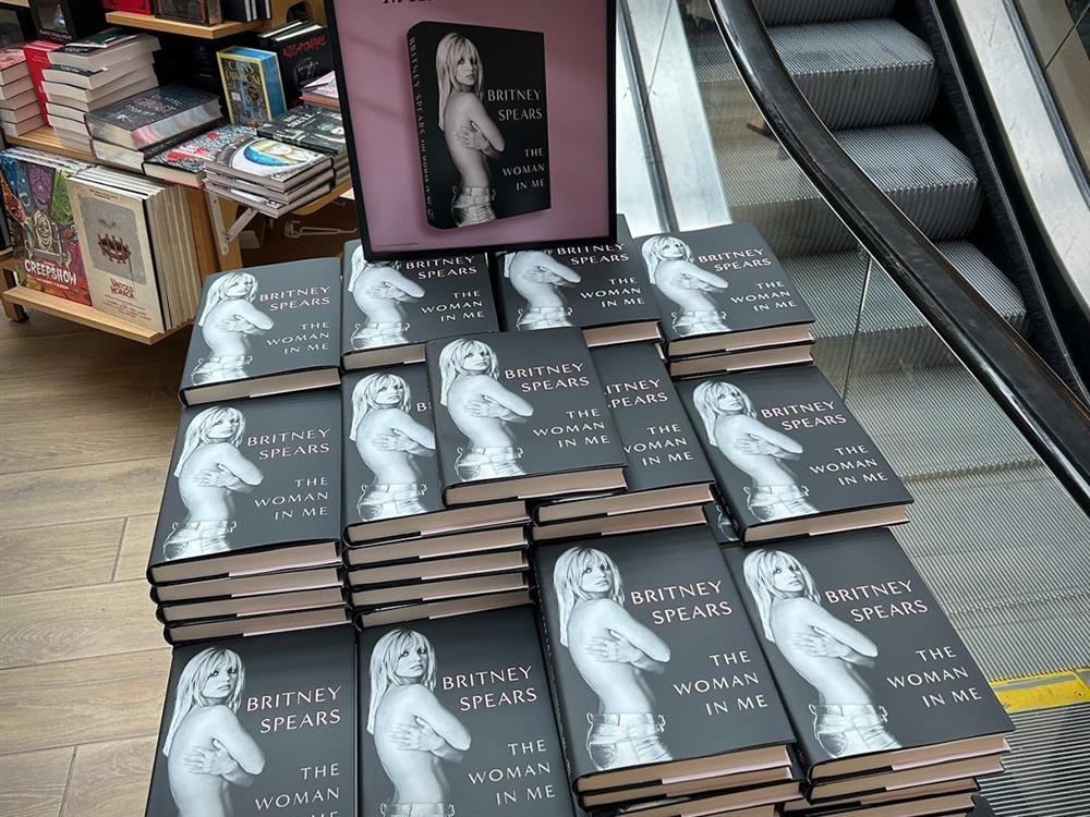 Brad Pitt bị chỉ trích vì muốn chuyển thể hồi ký của Britney Spears-1