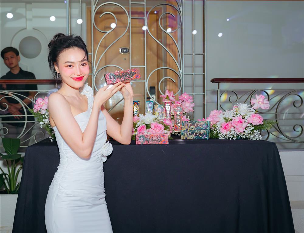 NTK Thái Công, Ninh Dương Lan Ngọc chăm sóc răng miệng theo kiểu quý tộc-2