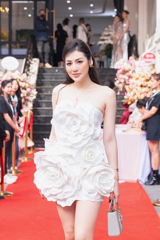 Đỗ Mỹ Linh hội ngộ Đỗ Thị Hà, nhan sắc mẹ bỉm chiếm spotlight-6