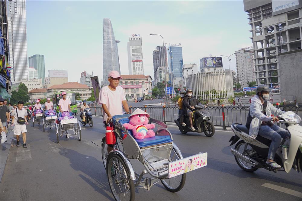 Mỹ nhân lai Thái Lan Becky Armstrong cảm ơn fan Việt vì hành động này-4