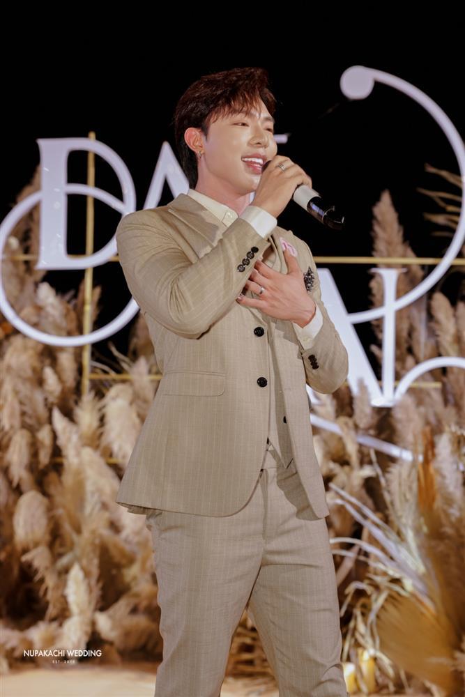 Lý Nhã Kỳ bắt hoa cưới, Phương Lan rap giọng Huế trong đám cưới-11