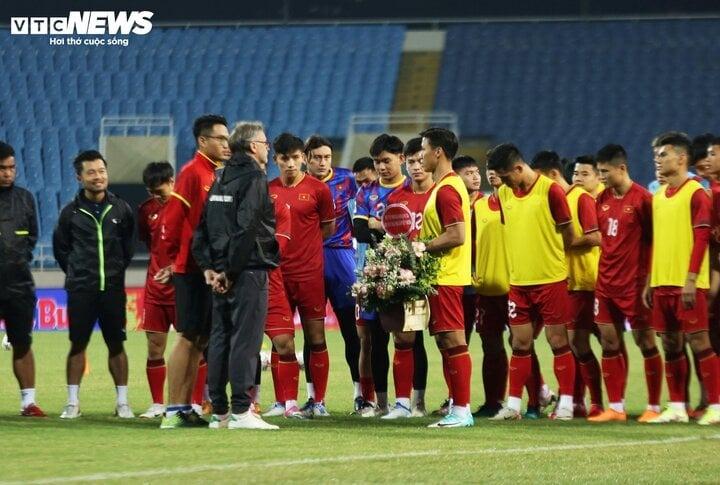 Đội tuyển Việt Nam tri ân HLV Troussier ngày nhà giáo 20/11-2