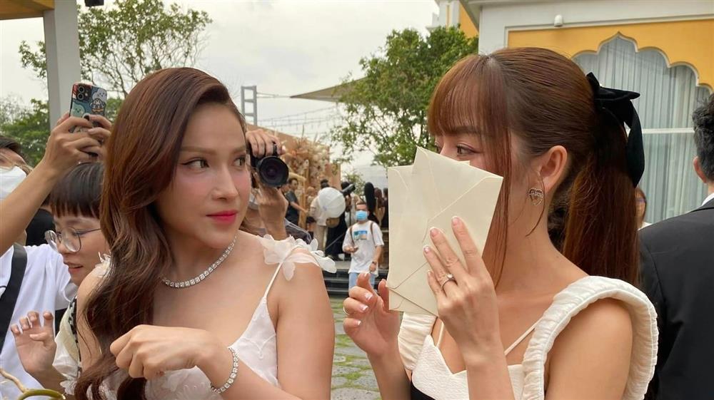 Puka chạm mặt Khả Như tại lễ cưới diễn viên Phương Lan-3