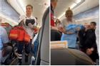 Nữ hành khách bất ngờ chuyển dạ trên máy bay, cả phi hành đoàn trở thành 'bà đỡ'