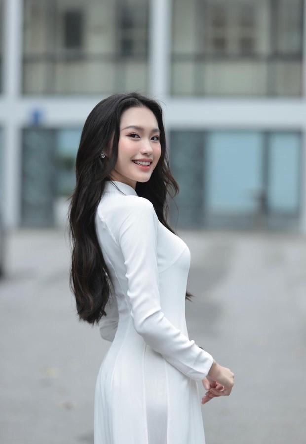 Khoe ảnh thướt tha trong tà áo dài trắng, Doãn Hải My nhận mưa lời khen-2