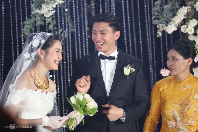 Khoe ảnh thướt tha trong tà áo dài trắng, Doãn Hải My nhận mưa lời khen-3