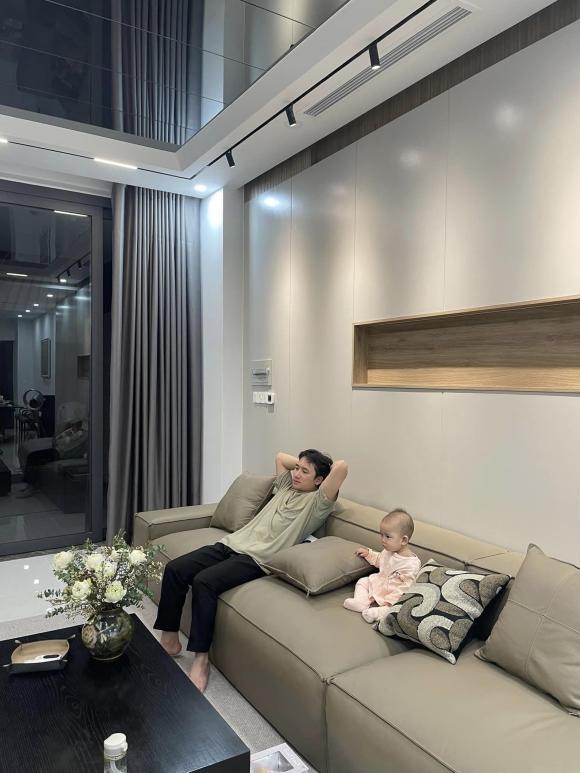 Đột nhập nhà mới của vợ chồng Phan Mạnh Quỳnh: Thiết kế hiện đại, khang trang xịn xò-2